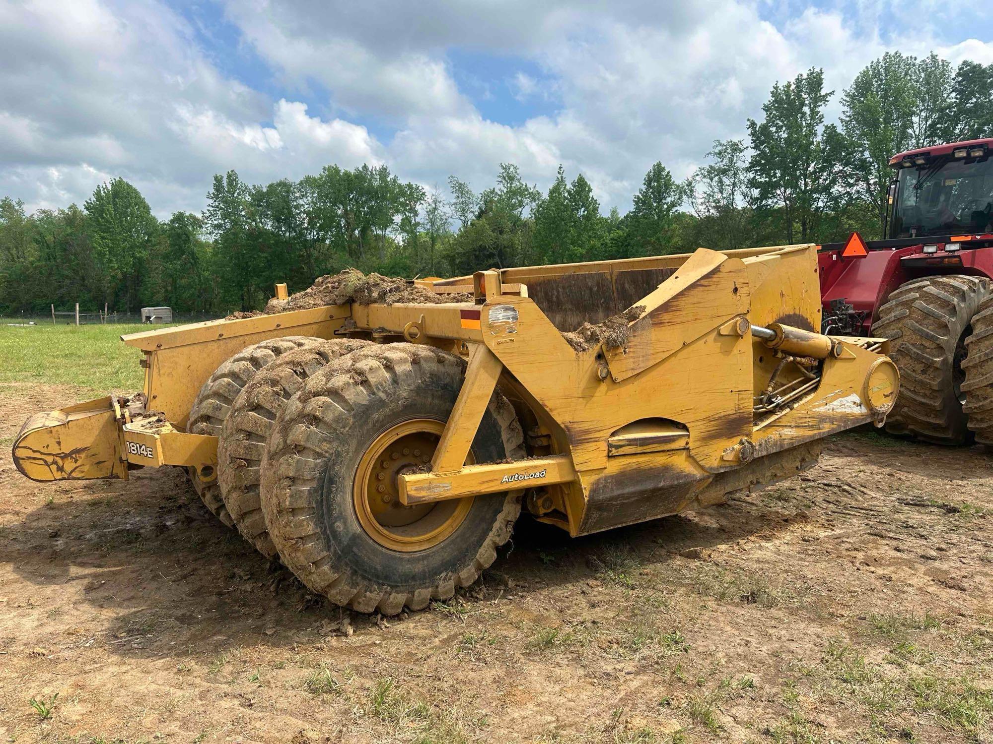 Case 580 Articulating Tractor with John Deere 1814E Pan