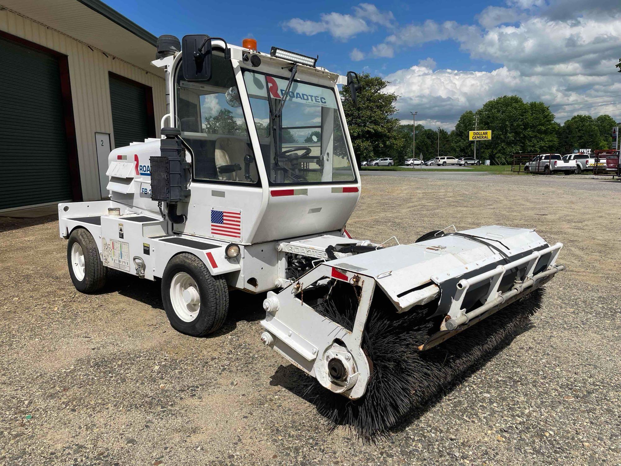 Roadtec FB-100 Sweeper