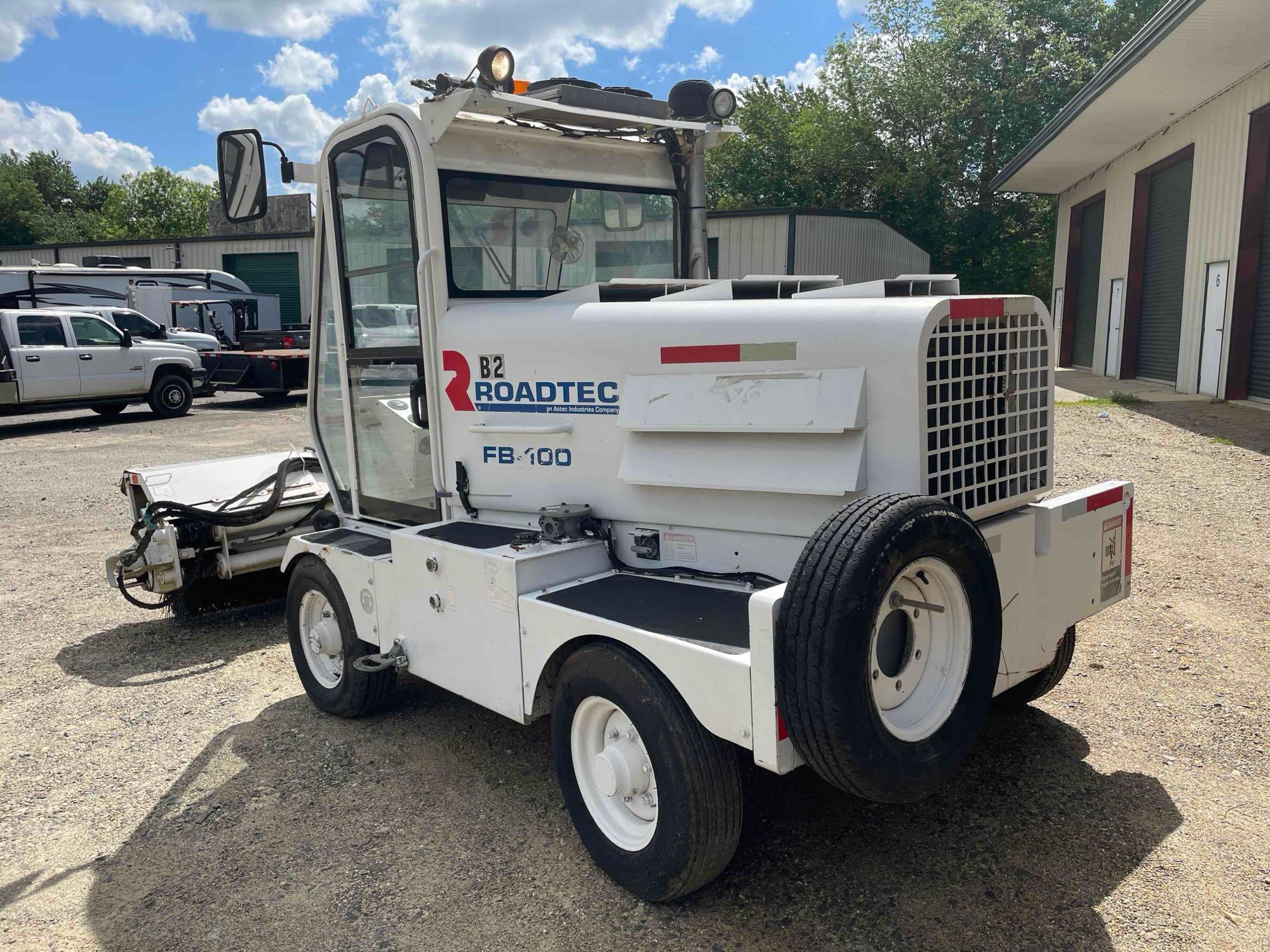 Roadtec FB-100 Sweeper