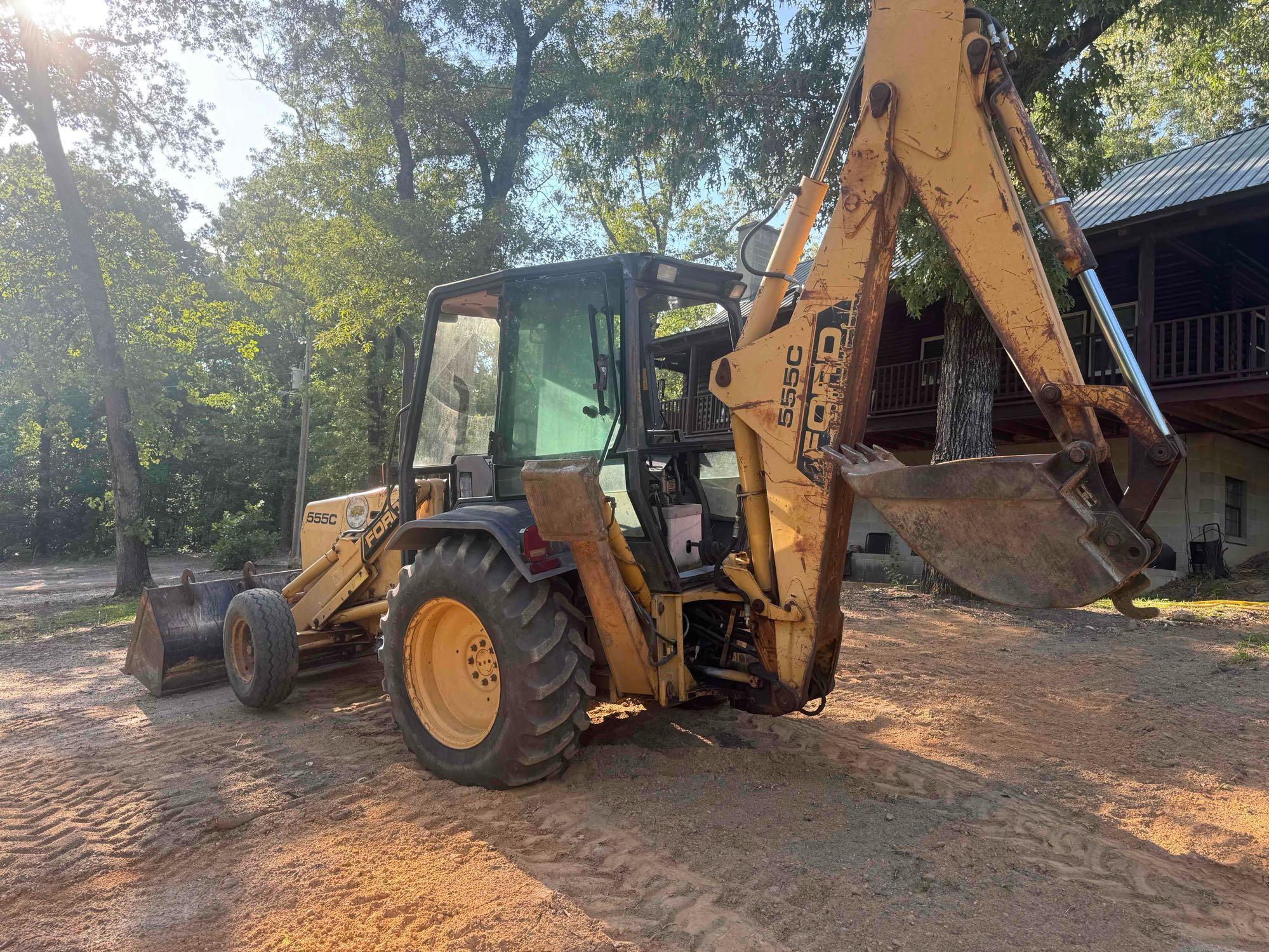 Ford 555C BackHoe