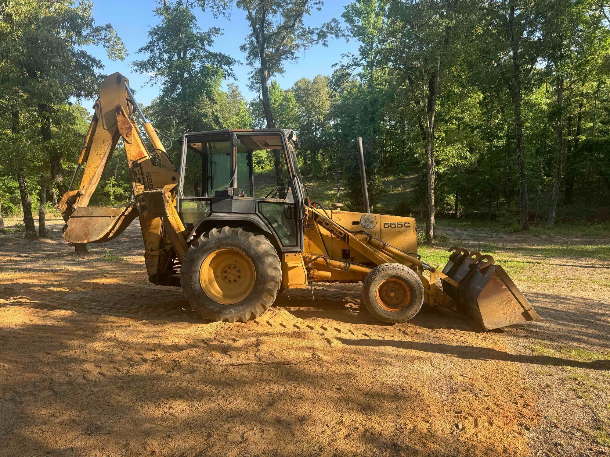 Ford 555C BackHoe