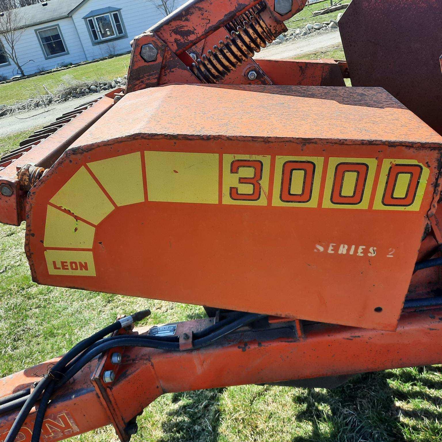 105-8 Leon Model 3000 Rock Picker