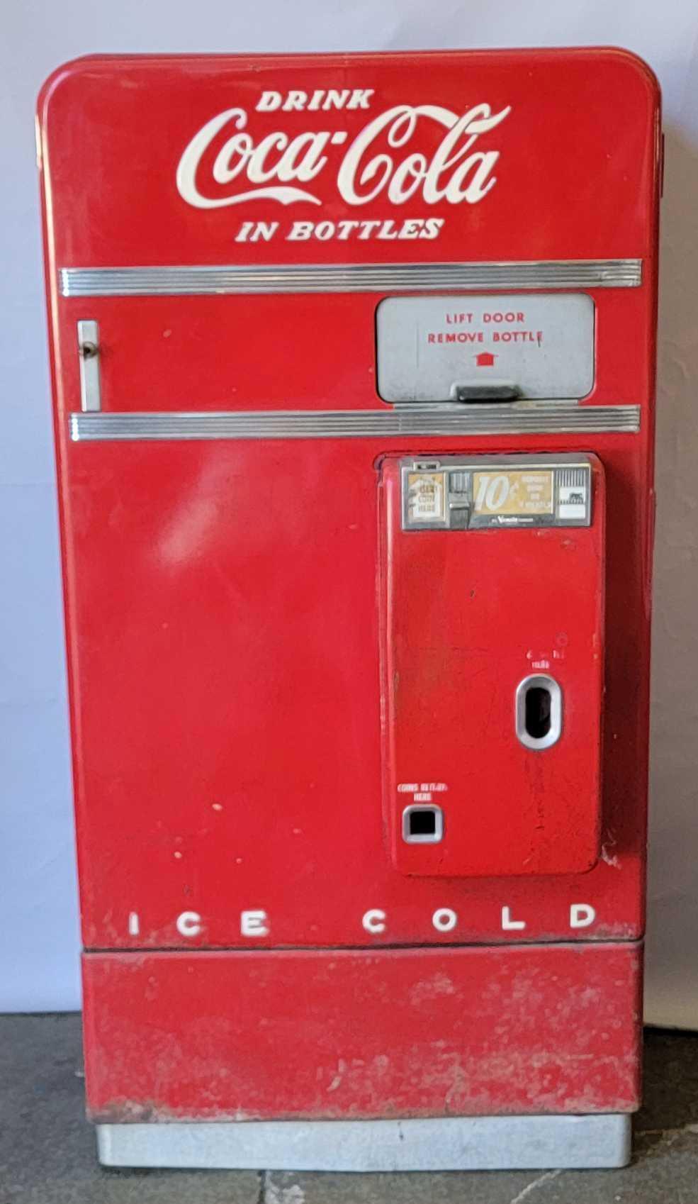 Vintage unrestored Vendo Coca-Cola 10 cent machine