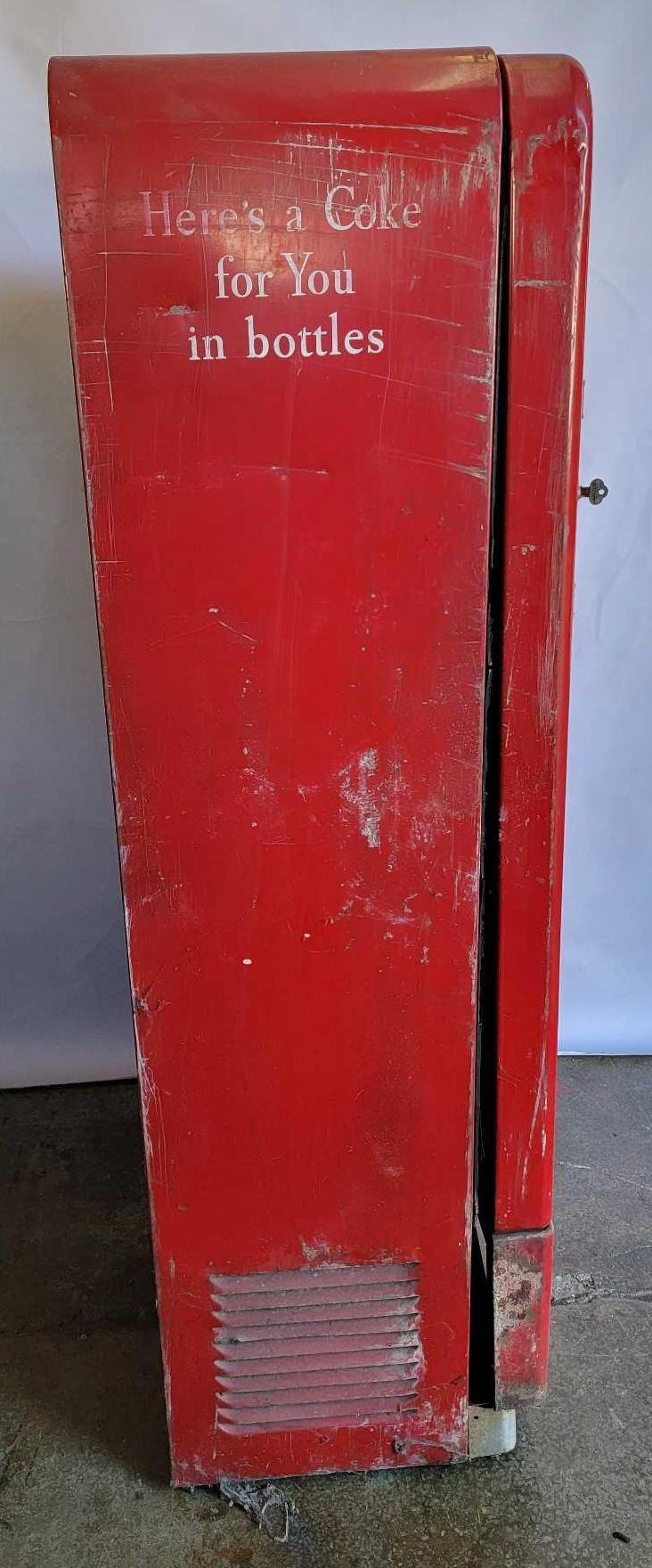 Vintage unrestored Vendo Coca-Cola 10 cent machine