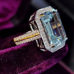Classically-Inspired Aquamarine and Diamond Ring