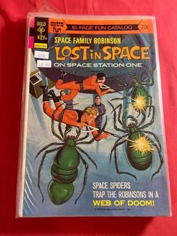 Space Family Robinson Lost in Space (6)