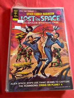 Space Family Robinson Lost in Space (6)