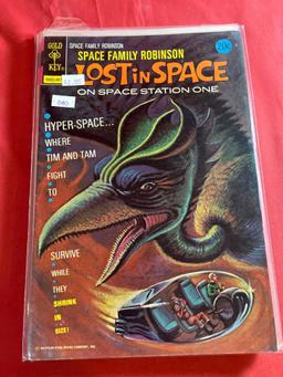 Space Family Robinson Lost in Space (6)