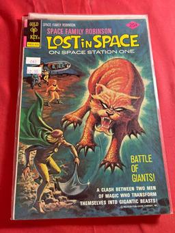 Space Family Robinson Lost in Space (6)