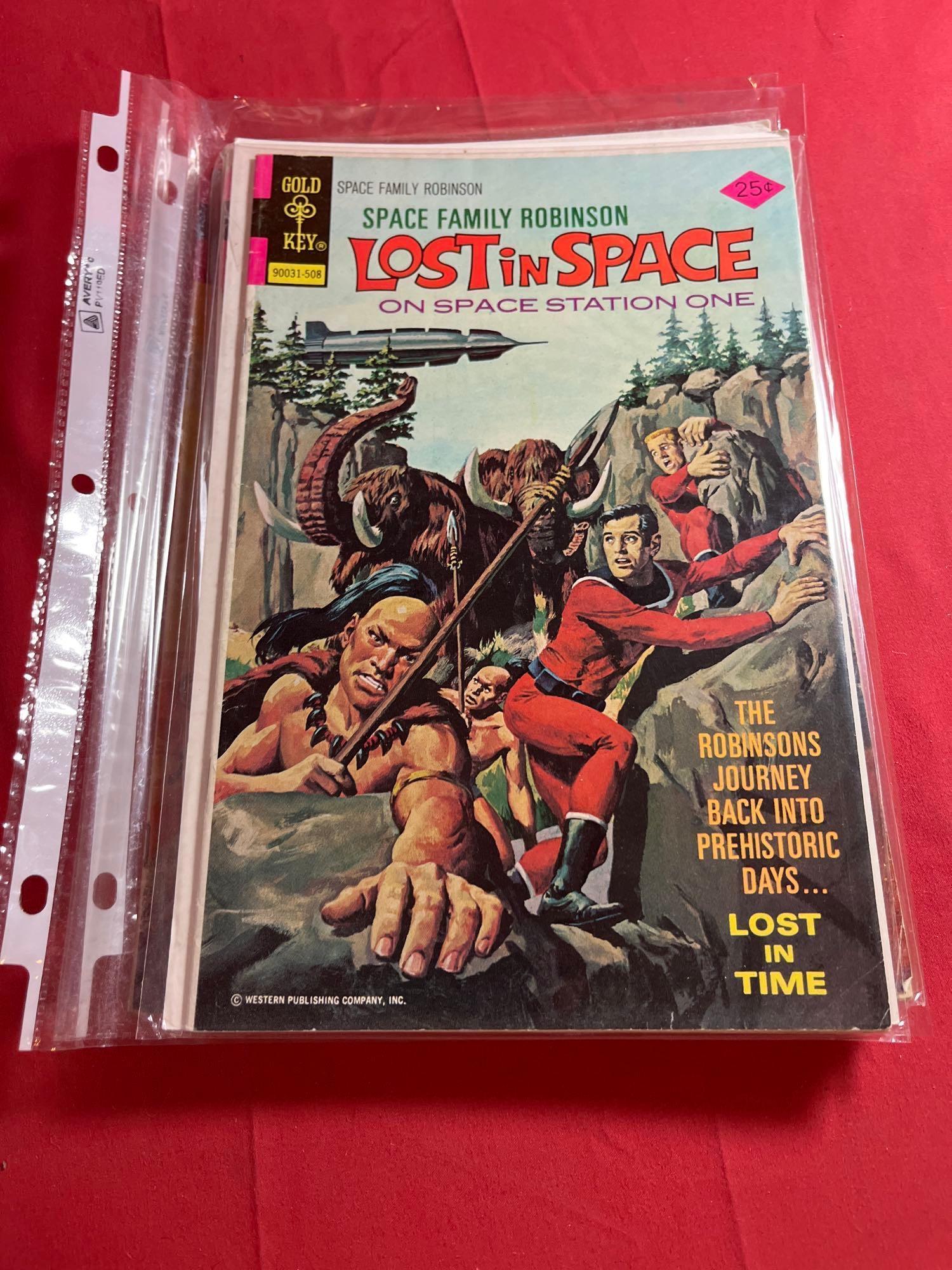 Space Family Robinson Lost In Space (10)