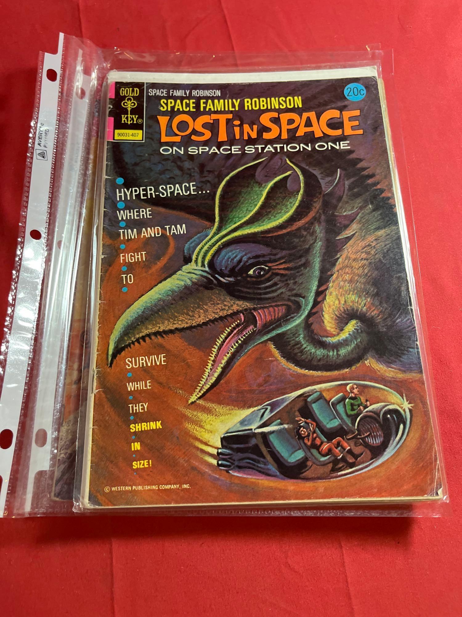 Space Family Robinson Lost In Space (10)