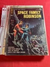 Space Family Robinson (7)