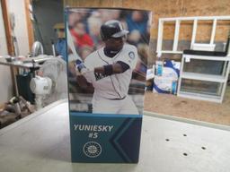 2008 Mariner yuniesky betancourt bobble head
