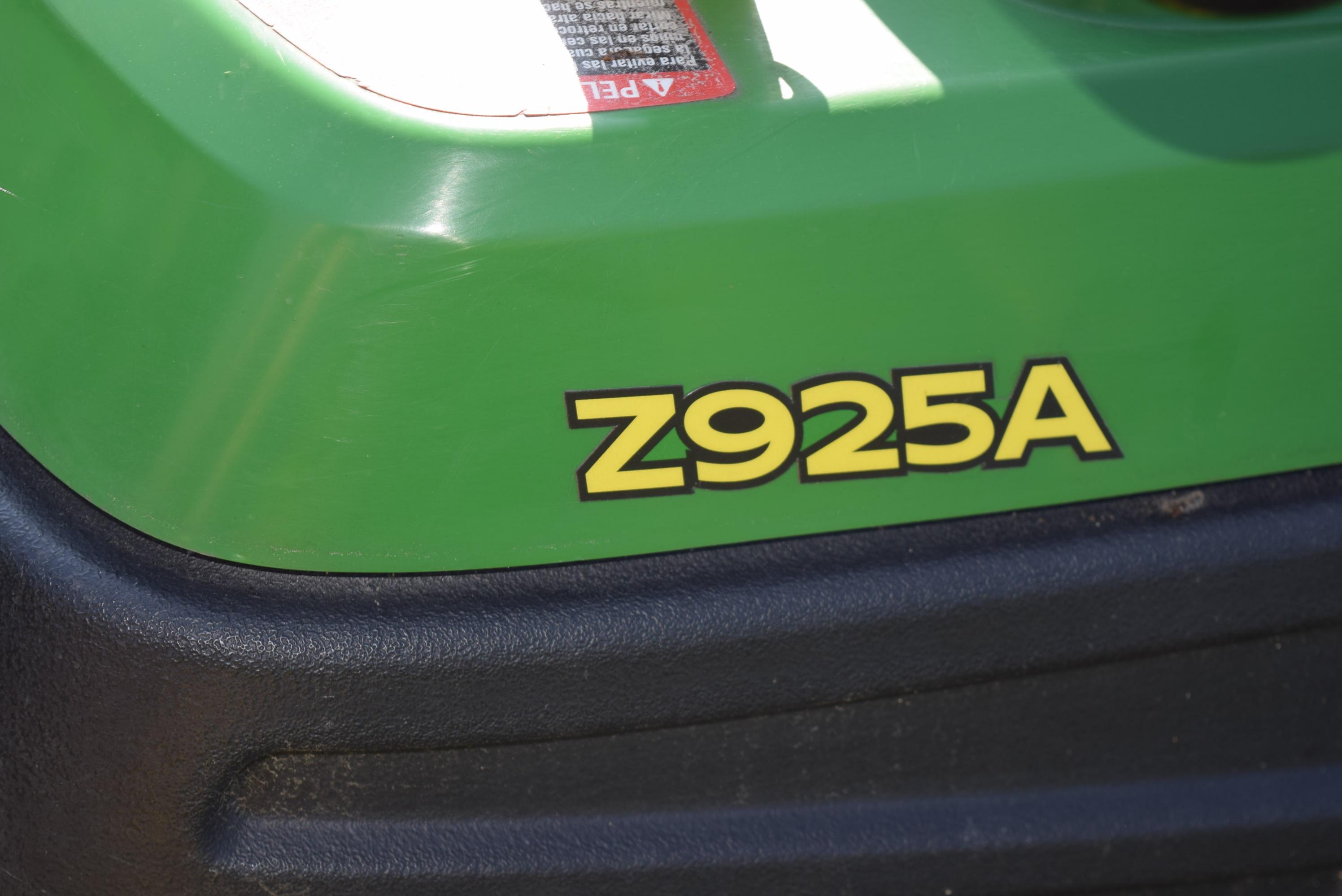 John Deere ZTRAK PRO Z925A Zero Turn