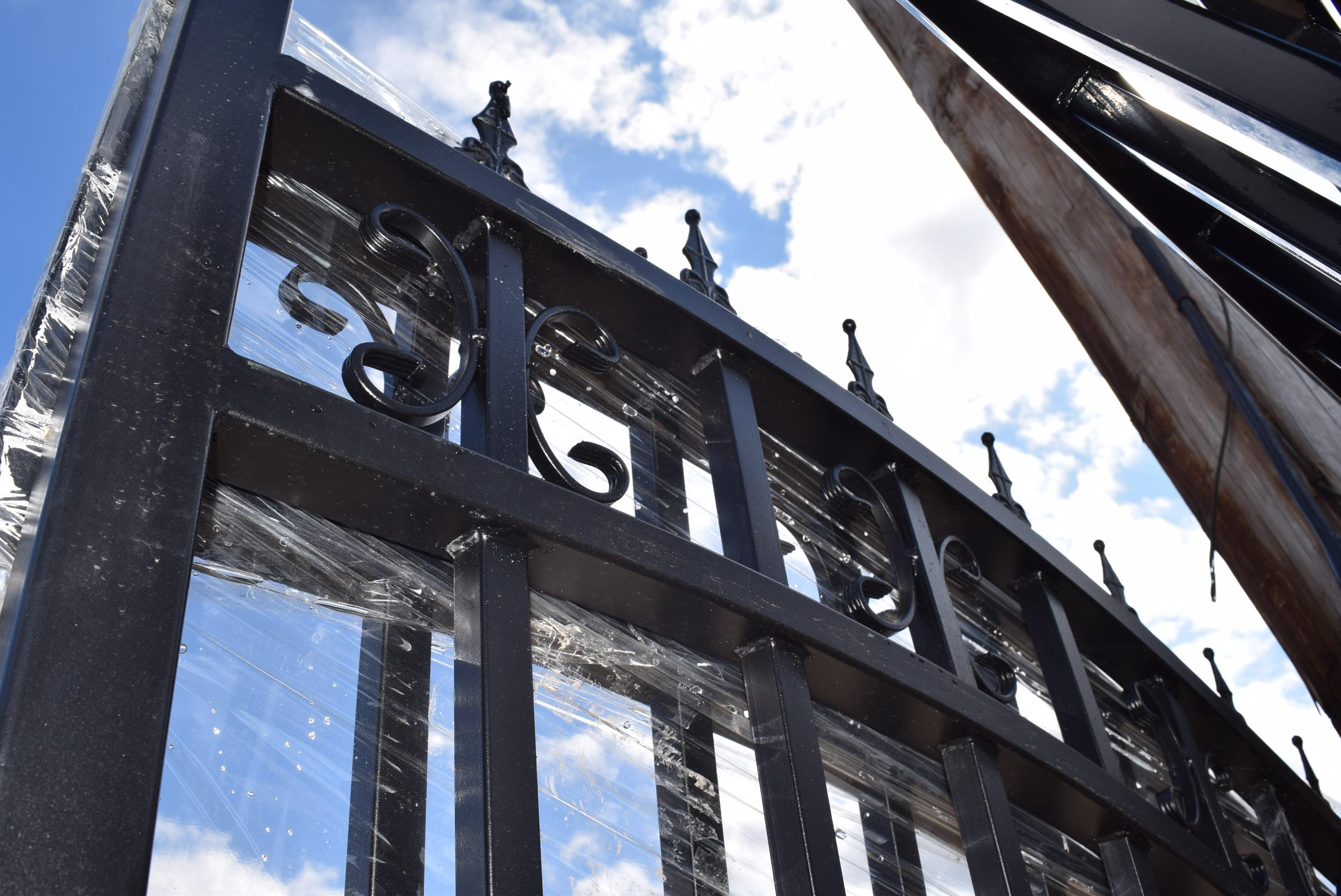 Wrought Iron 14ft Bi Parting Gate with Tree Design