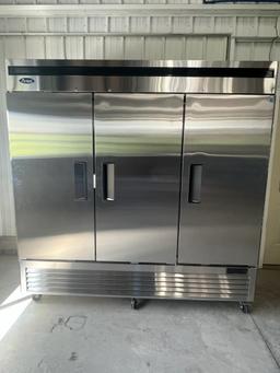 Altosa 3 Door Cooler Mo MBF8508GR