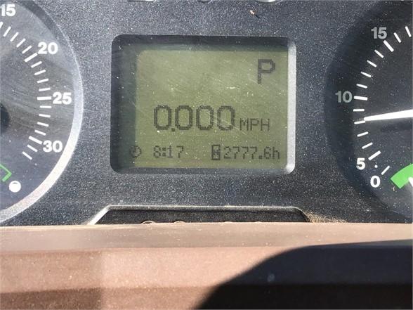 2006 JOHN DEERE 7220 28224