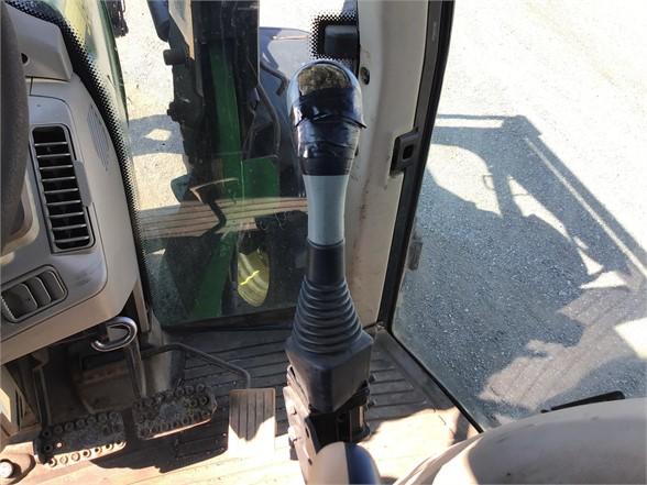 2006 JOHN DEERE 7220 28224