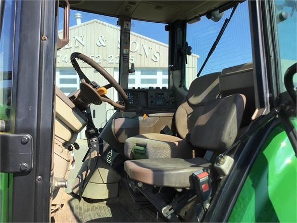 2006 JOHN DEERE 7220 28224
