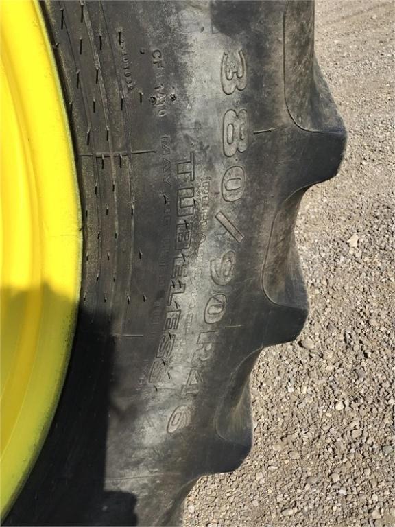 2006 JOHN DEERE 7220 28224