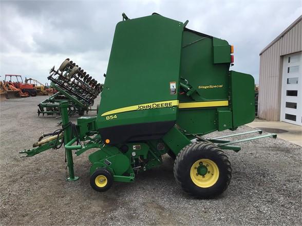 2010 JOHN DEERE 854 28601