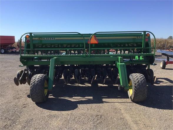 JOHN DEERE 750 28893