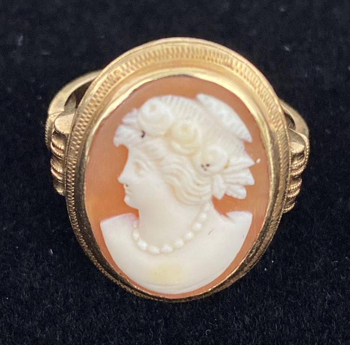 14k Yellow Gold Vintage Cameo Ring