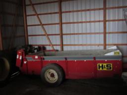 H&S 270 manure spreader double beater(like new)