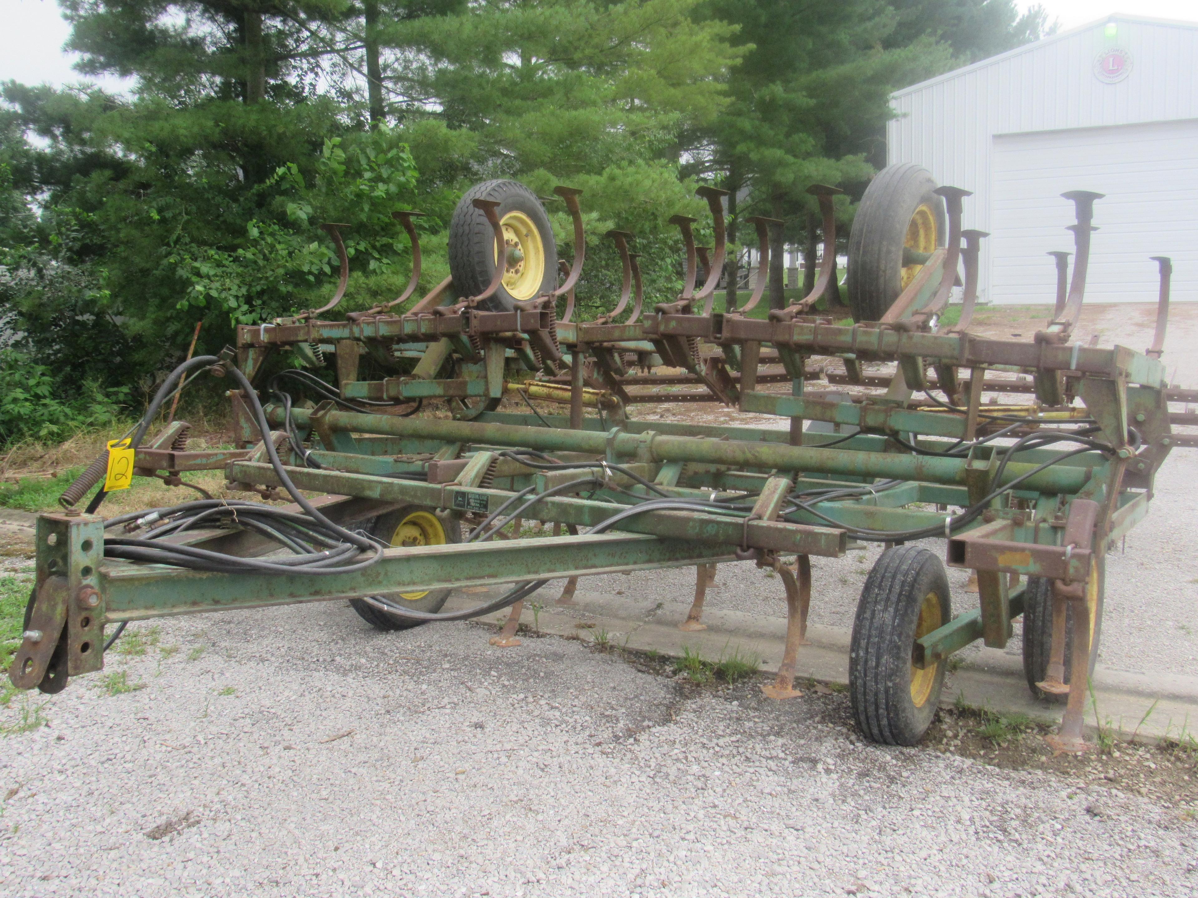 JD 1010 field cult w/ harrow 24'
