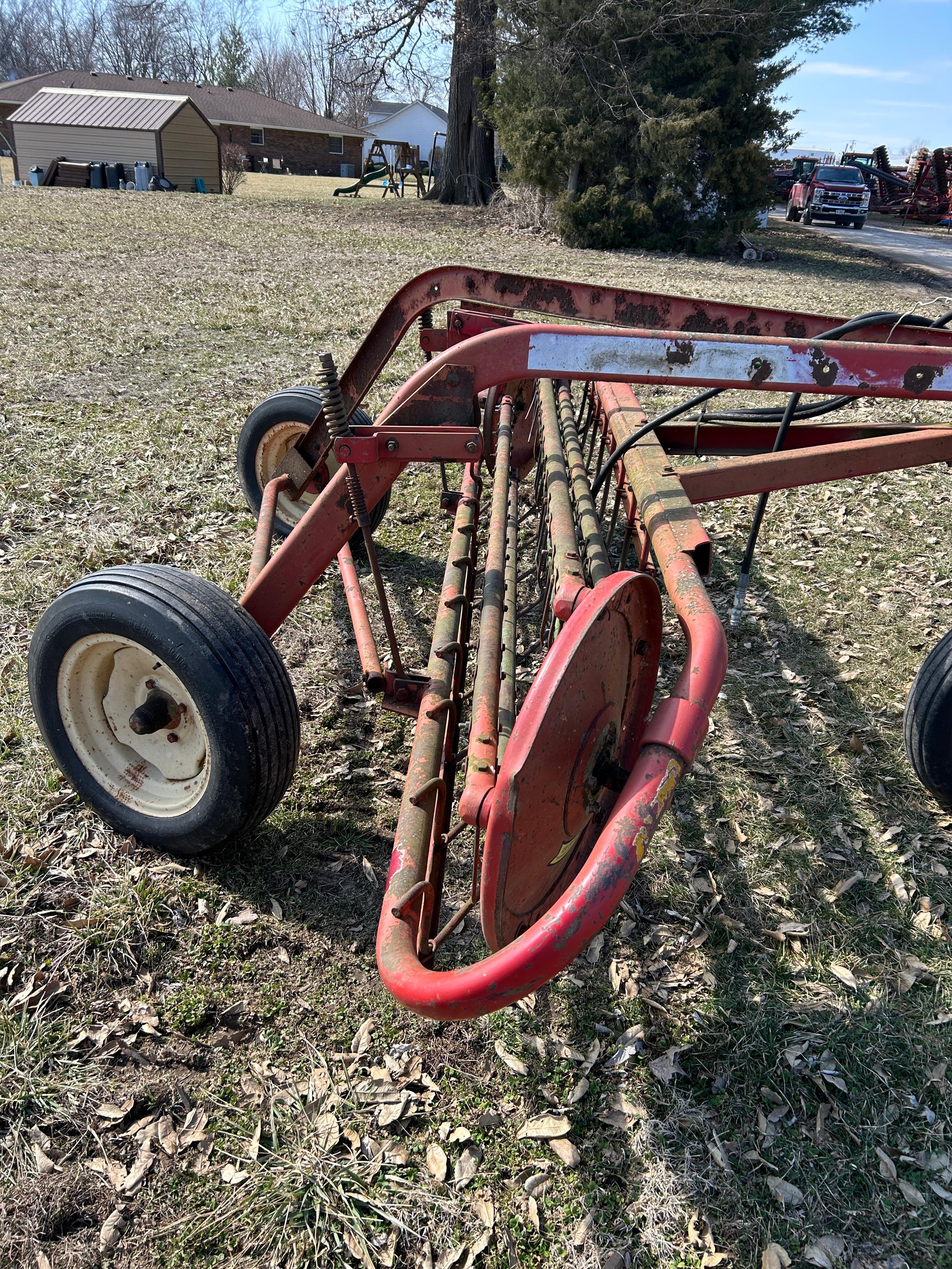 GEHL HAY RAKE HYD DRIVE, DOLLY WHEEL, 9FT