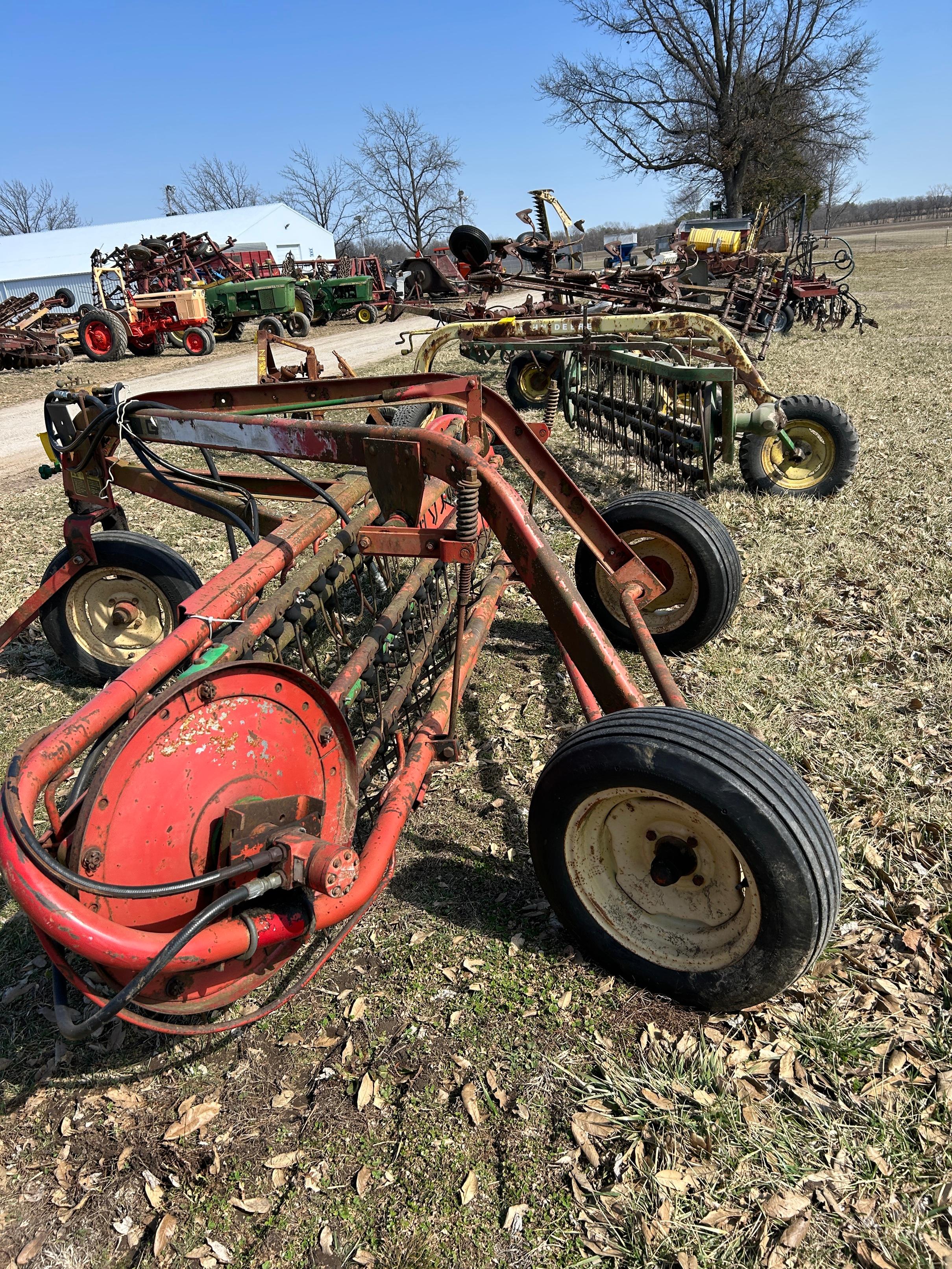 GEHL HAY RAKE HYD DRIVE, DOLLY WHEEL, 9FT