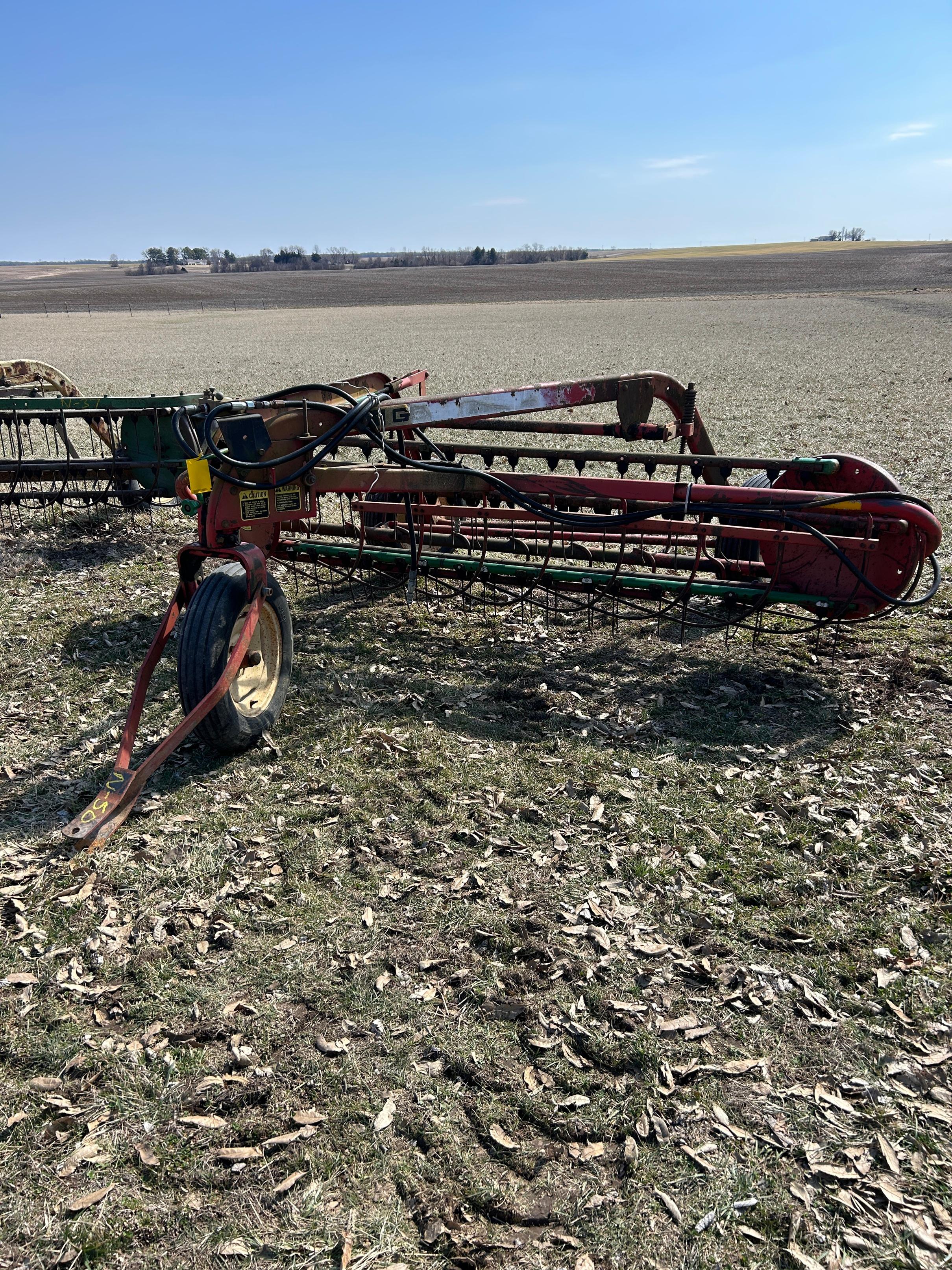 GEHL HAY RAKE HYD DRIVE, DOLLY WHEEL, 9FT