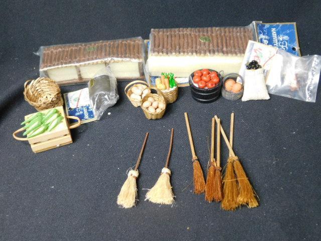 Lot of Fontanini Accessories