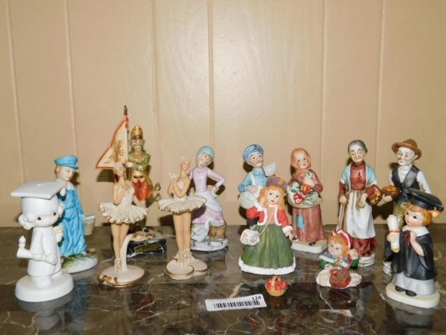 1 Lot of 14 Figurines