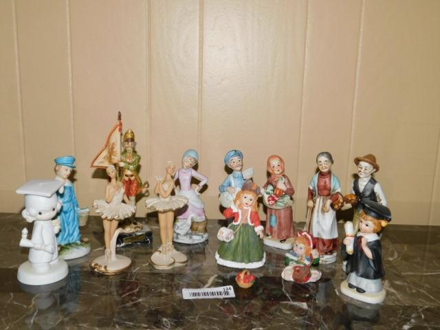 1 Lot of 14 Figurines