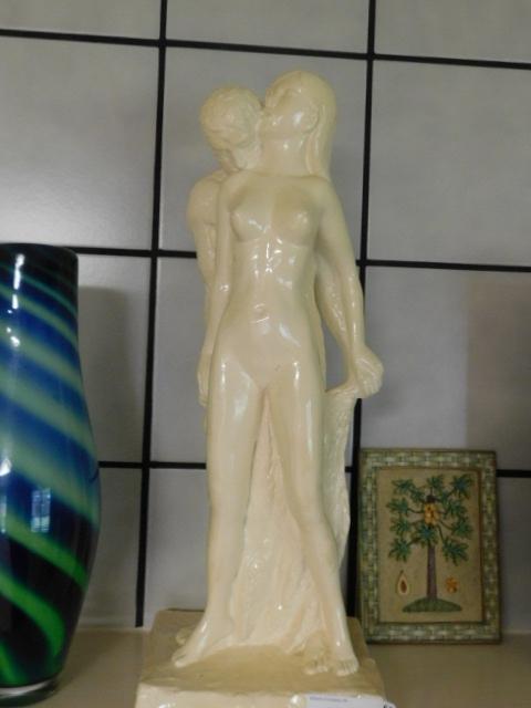 Man/Women Figurine, Swirled Vase, Flower Vase, Clock