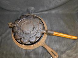 ALFRED ANDERSON & CO. CAST IRON HEART SHAPED WAFFLE IRON