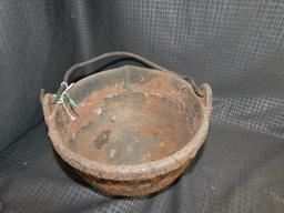 CAST IRON NO. 8 POT, NO MARKINGS