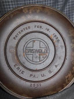 GRISWOLD CAST IRON TITE-TOP DUTCH OVEN NO. 8 WITH TRIVET NO. 8, #206 WITH GRISWOLD CAST IRON TOP NO.