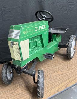 ERTL Oliver Pedal Tractor