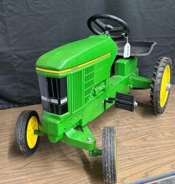 ERTL John Deere 7600 Pedal Tractor