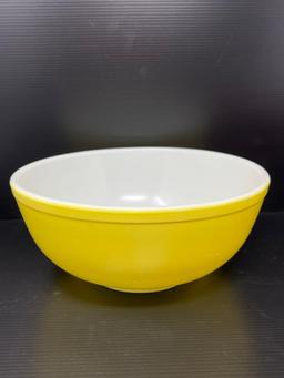 2 Vintage Pyrex Mixing Bowls- Red & Yellow