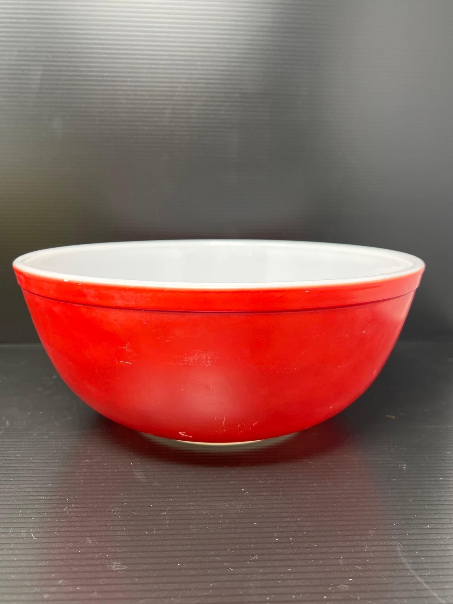 2 Vintage Pyrex Mixing Bowls- Red & Yellow