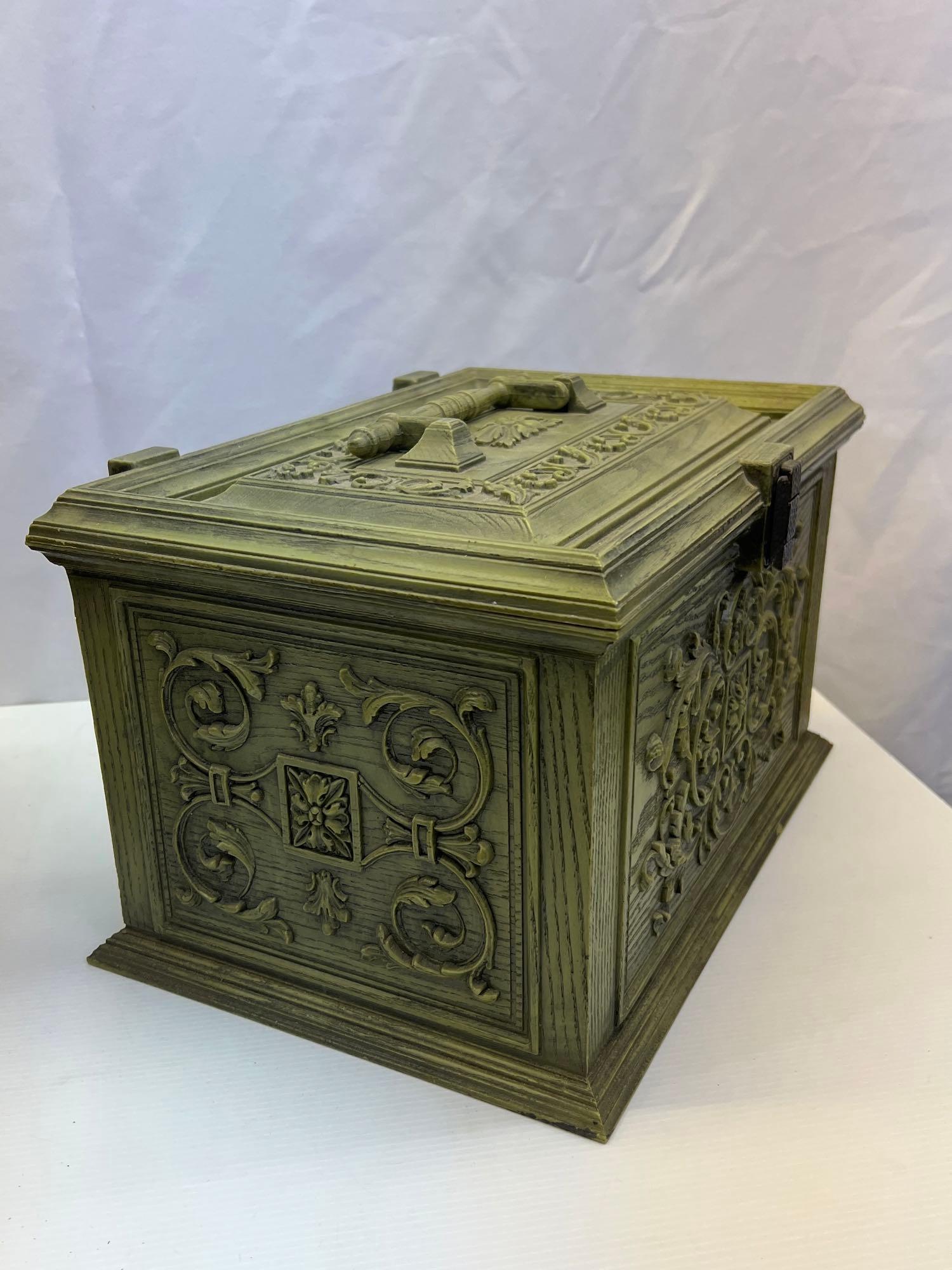 Picnic Basket with Swing Handles, Lid and Eagle Emblem and Green Plastic Lidded Box