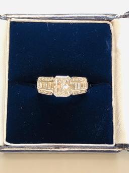 18KT WHITE GOLD 1.37CT CENTER DIAMOND RING WITH 1.00CTW DIAMOND SETTING