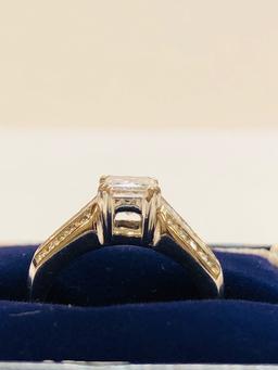 18KT WHITE GOLD 1.37CT CENTER DIAMOND RING WITH 1.00CTW DIAMOND SETTING