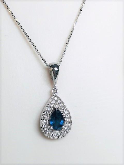 18KT WHITE GOLD 0.50CT SAPHIRE AND 0.15CTW DIAMOND PENDANT WITH CHAIN