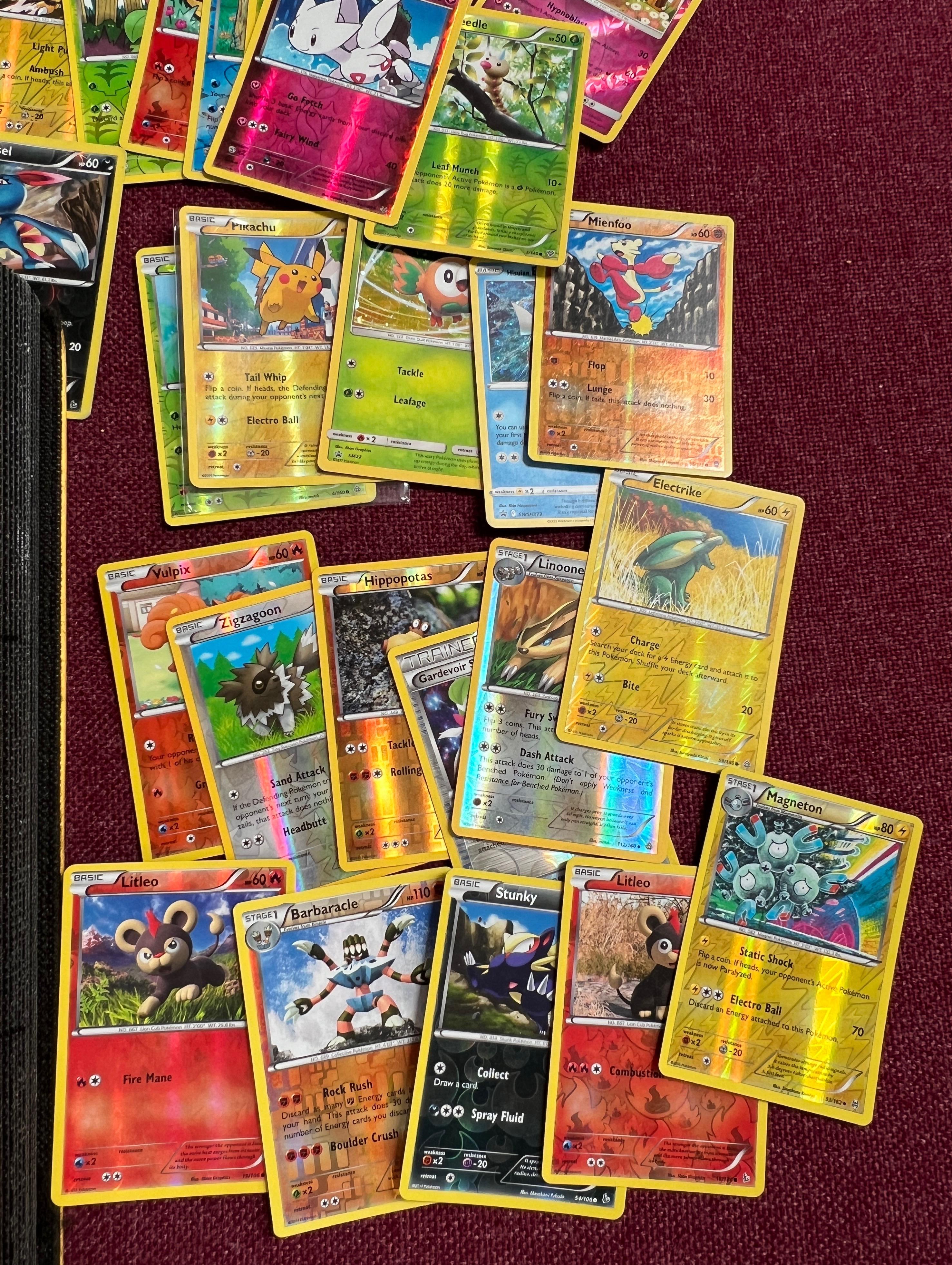 LARGE LOT OF POKEMON CARDS - 2 BINDERS