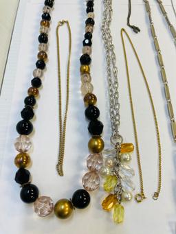 LOT OF VINTAGE FASHION JEWELRY