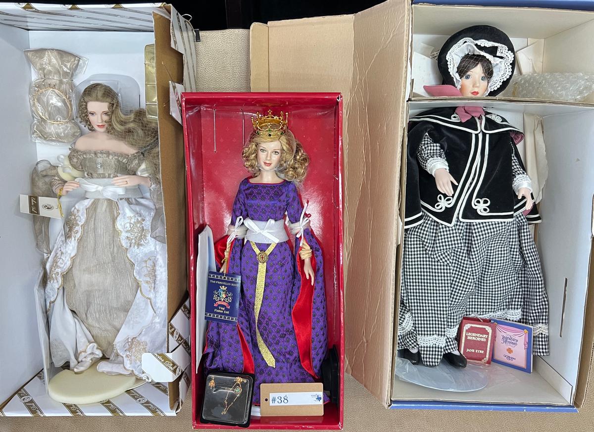 3PC HISTORICAL CHARACTER DOLLS IN BOXES